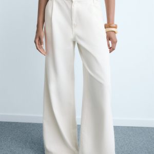 Wide-leg pleated jeans