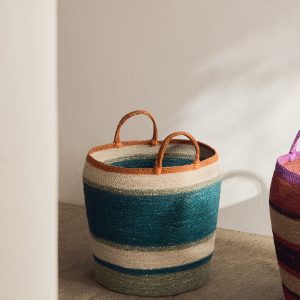 Medium multi-coloured seagrass basket with handle