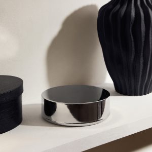 Medium round metal box