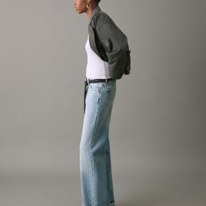 Wide leg jeans with turned-up hem