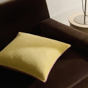 Velvet cushion cover with contrasting piping 60x60 cm