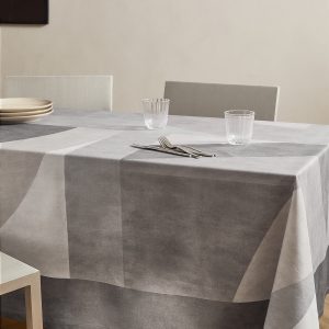 Cotton tablecloth with geometric print for 6 to 8 diners