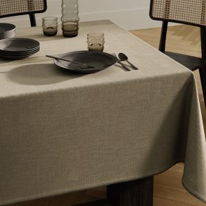 100% resin-coated linen tablecloth with contrasting overlock for 6 to 8 diners