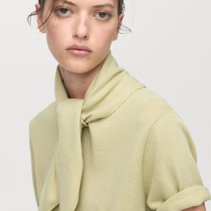 Short-sleeved sweater with scarf