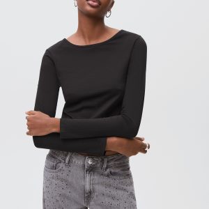 T-shirt with open back