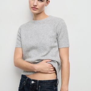 Short-sleeved knitted sweater