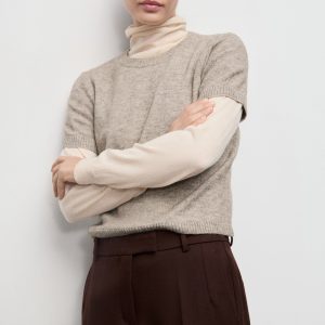 Short-sleeved knitted sweater