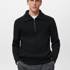 Knitted sweater with zip collar