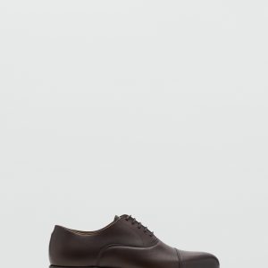 Oxford style leather shoe