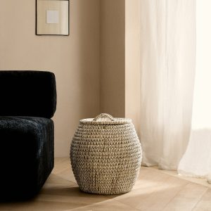 Medium natural fiber basket with oval design