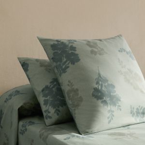 200-thread count percale cotton pillowcase with blurred floral print 60x60 cm