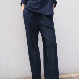 Straight-fit pants with elastic waist