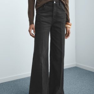 High-waisted wide-leg jeans
