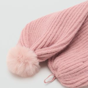 Knitted scarf with tassel