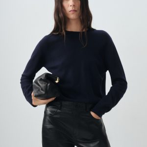 100% wool fine-knit sweater