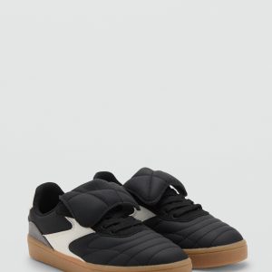 Sneakers with folded tongue