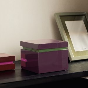 Square two-tone lacquered box