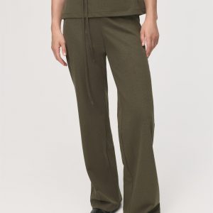 Straight-fit pants with elastic waist