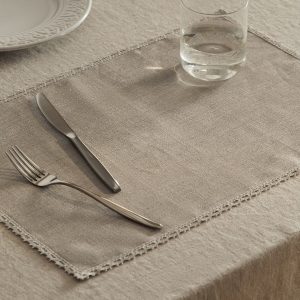 Linen placemat with lace edging