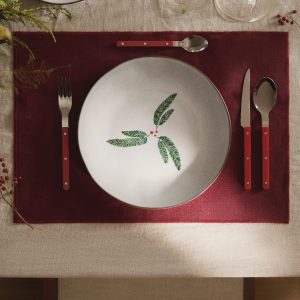 100% resin-coated linen placemat with contrasting overlock stitching