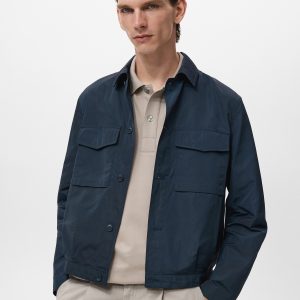 Water-repellent jacket with pockets