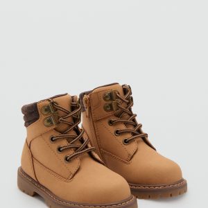 Lace-up mountain boots