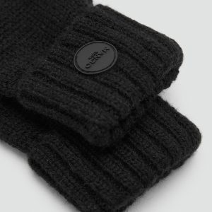 Knitted gloves
