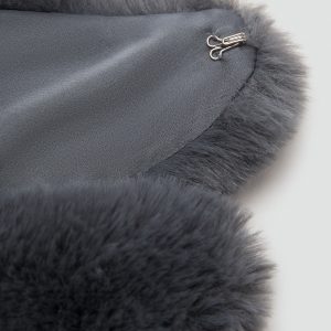 Fur-effect scarf