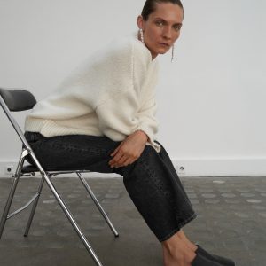 Square toe leather shoe