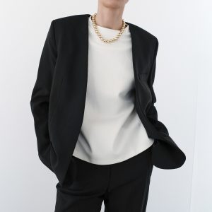 Suit blazer without lapels