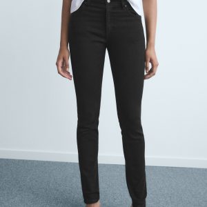 Mid-rise skinny jeans