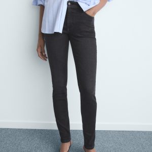 Mid-rise skinny jeans