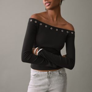 Boat-neck t-shirt with studs