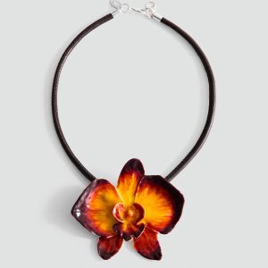 Maxi-flower stiff collar