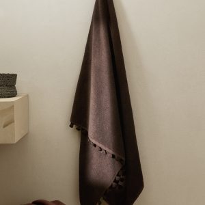 Bath towel with pom-pom