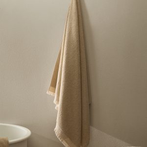 Textured bath towel with fringes