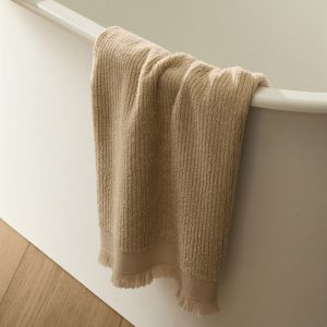 Textured hand towel with fringes