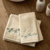 Bath towel with embroidered flower
