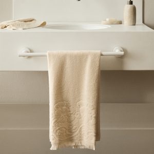 Washbasin towel with floral trim