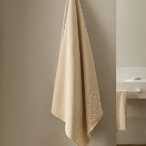 Bath towel with floral trim