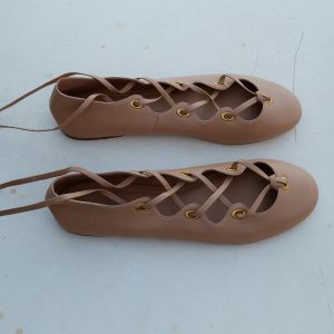 Leather ballet flats with crossed straps