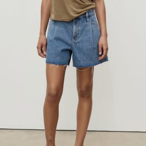 Denim shorts with frayed hem and pleats