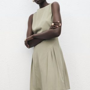 Boat-neck dress with pleats