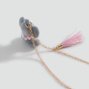 Contrasting necklace