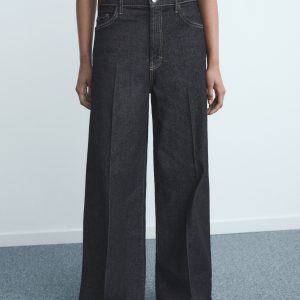 High-waisted wide-leg jeans