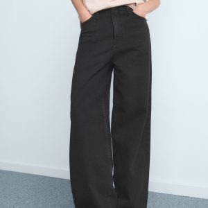 Wide leg mid-rise jeans