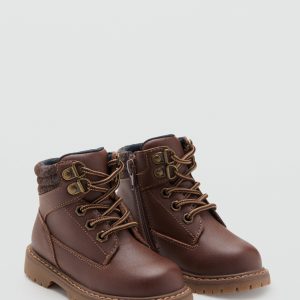 Lace-up mountain boots