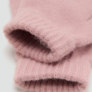 Knitted gloves