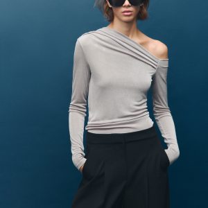 Asymmetrical long-sleeved t-shirt