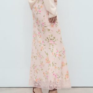 Floral skirt with lace detail